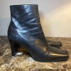 Black leather 3 inch heel boots- Size-9